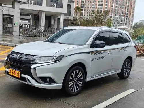 Mitsubishi Outlander, 2021