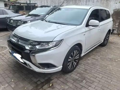Mitsubishi Outlander, 2023